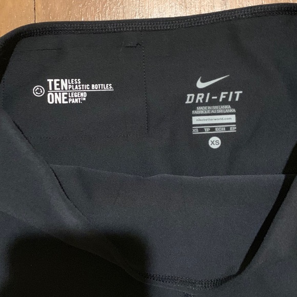 NIKE Dri-Fit One Legend Pant Cropped! ✨ - Picture 5 of 7